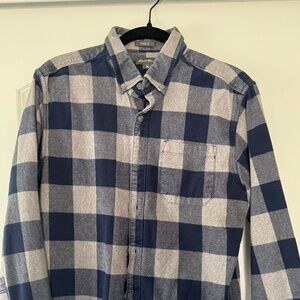 Eddie Bauer classic fit  Mens navy and Dark Gray Button-Down Flannel